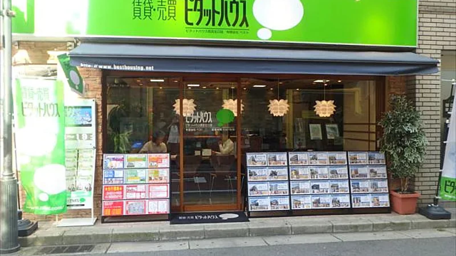 ピタットハウス西宮北口店の店舗外観