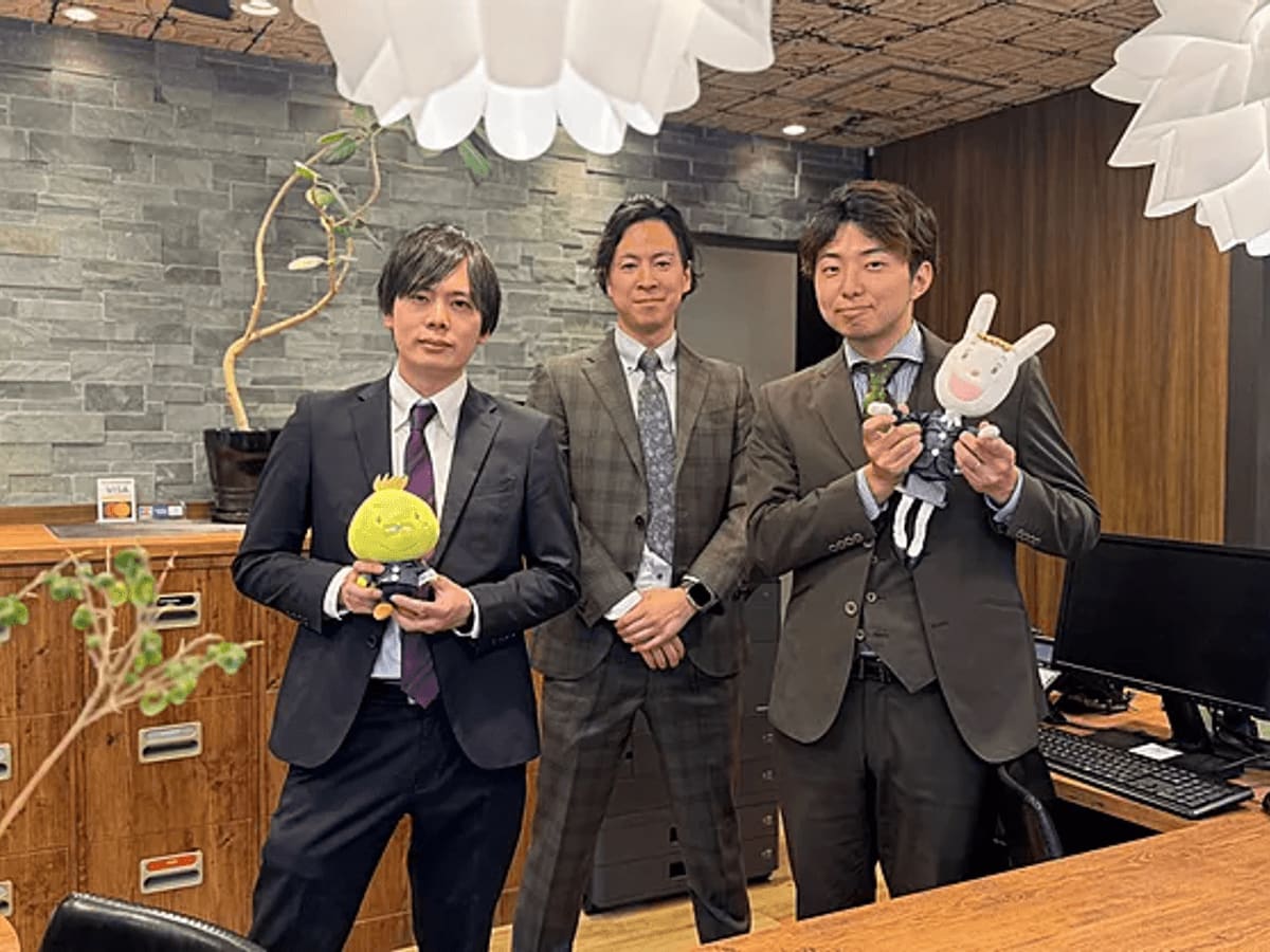 ピタットハウス西宮北口店のスタッフ3名の集合写真